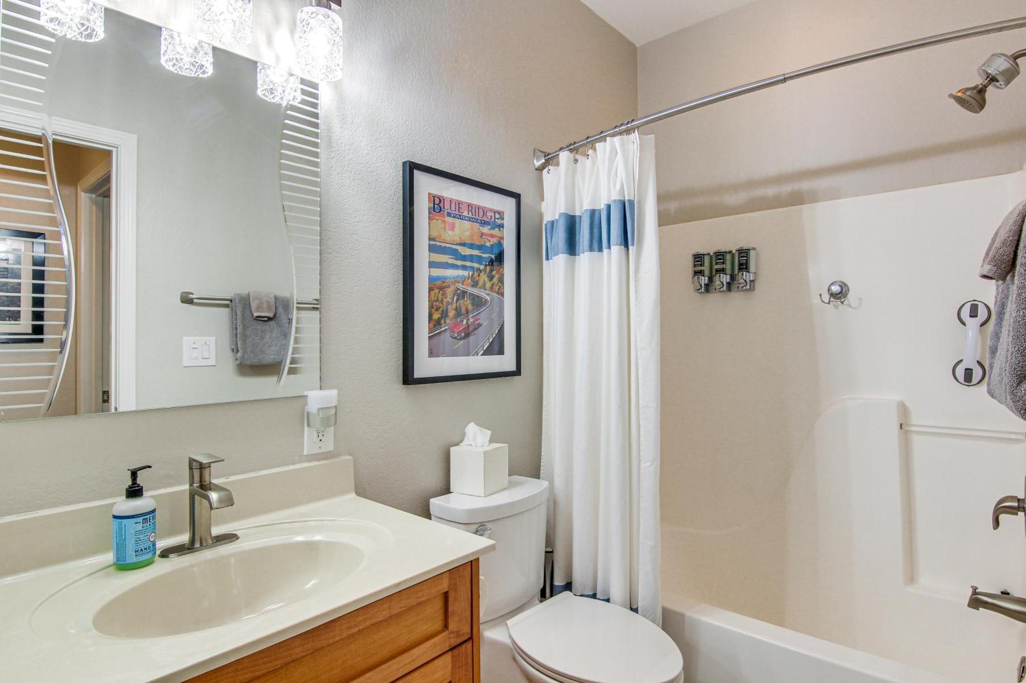 Lake Lure Condo With Resort Pool And Beach Access! المظهر الخارجي الصورة
